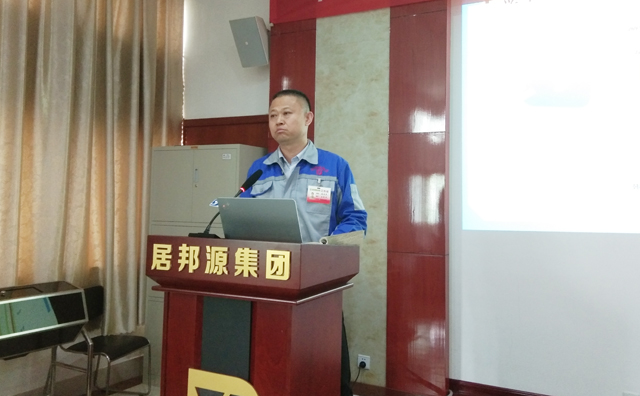 章丘豐源機(jī)械有限公司潘榮?？偨?jīng)理宣讀會(huì)場(chǎng)紀(jì)律和會(huì)議安排