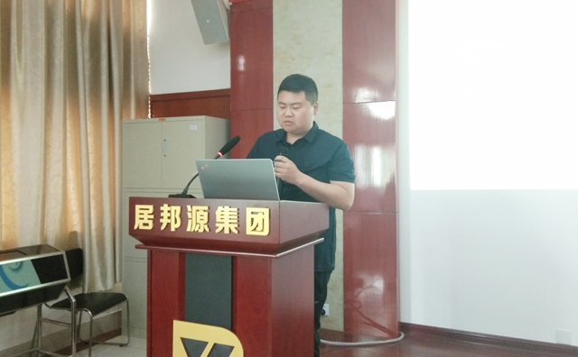 公司王淑龍經(jīng)理分享成功案例，提倡要敢于突破習(xí)慣的思維方式，細(xì)心觀察和揣摩市場(chǎng)，做出異乎尋常的決定，才能有一份驚喜的收獲。